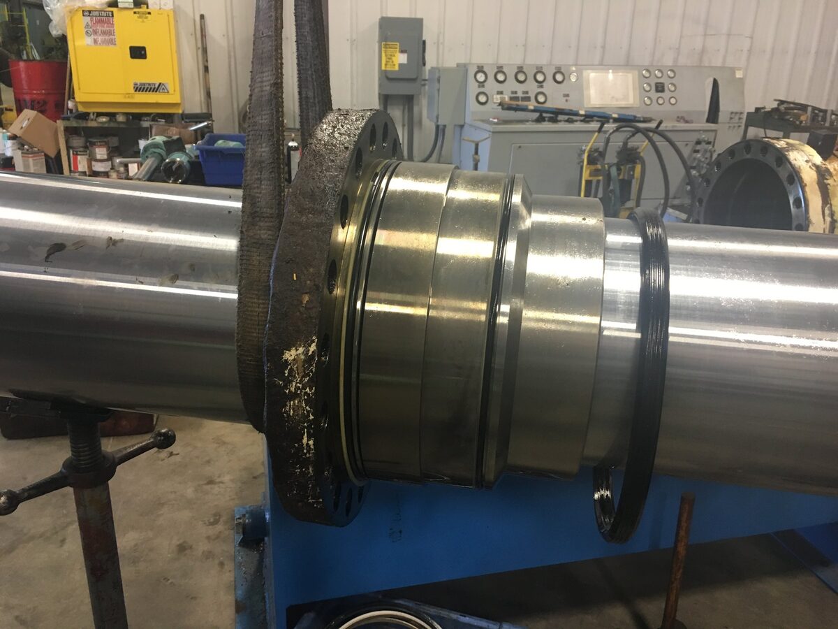 Hydraulic cylinder overhaul during assembly
